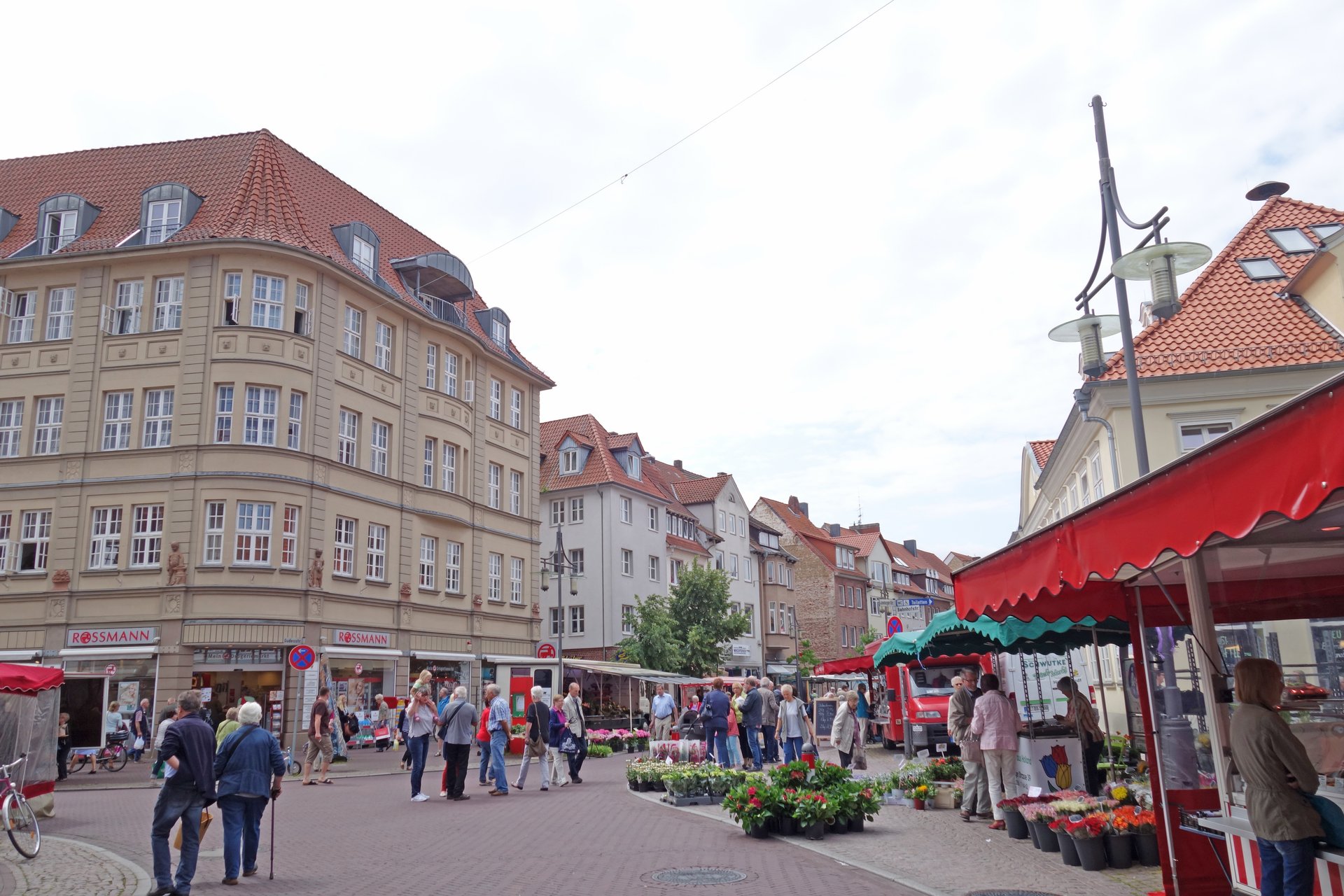 Wochenmarkt Uelzen – Blumen und Pflanzen in der Innenstadt