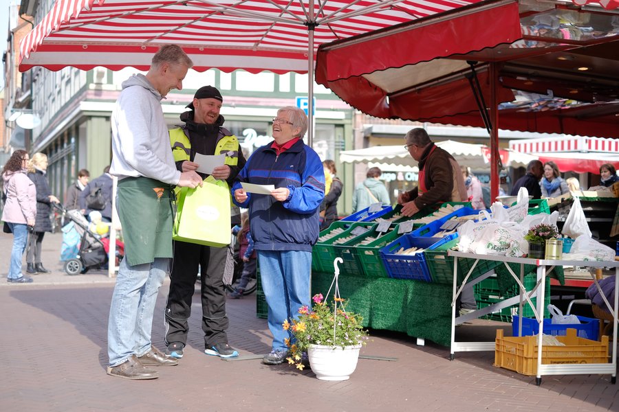 Marktstände auf dem Wochenmarkt Uelzen